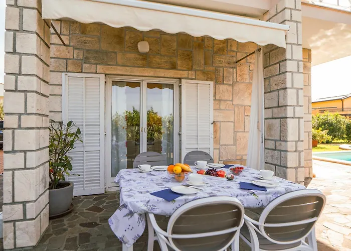 La Belavista 아파트